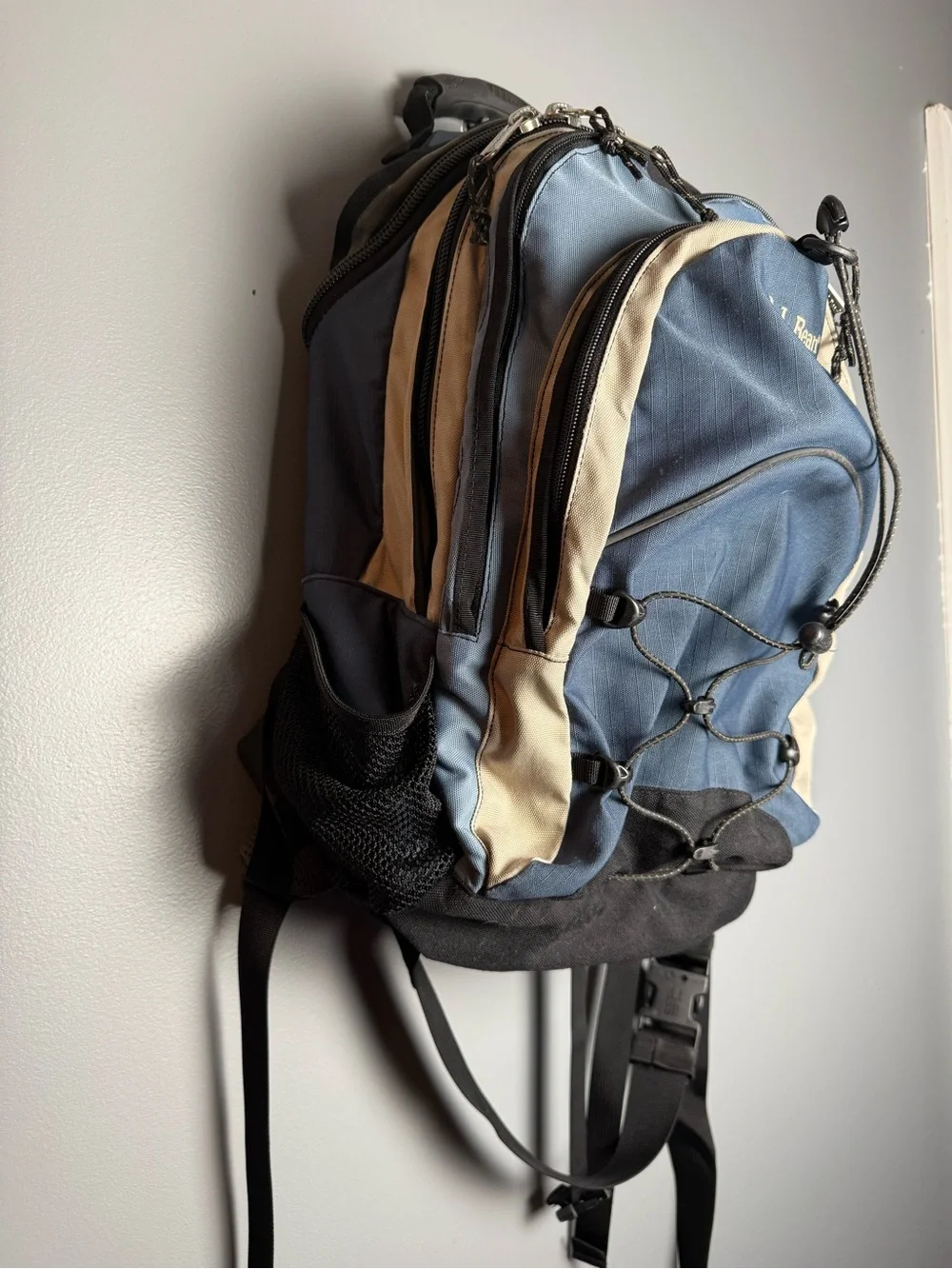 L.L. Bean Vintage 1990s Backpack Very Roomy, Multiple Pockets